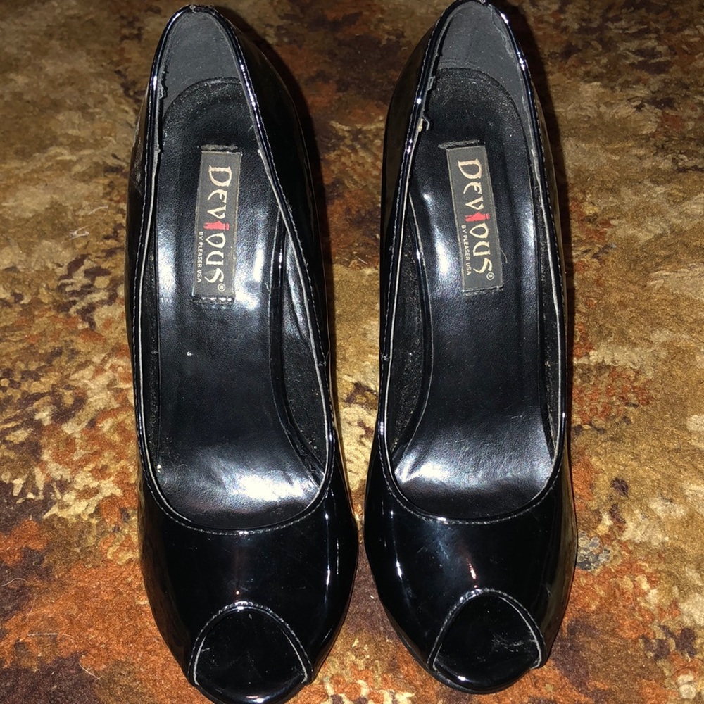Women’s black heels